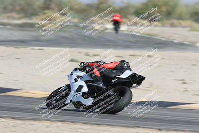 media/Nov-16-2025-Race Pace (Sun) [[8c5fa54630]]/Non Verified Riders (1st 20 Minutes)/4-Turn 16 (1116am)/